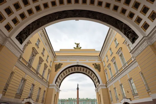 Walking in St Petersburg Russia : Nevsky Prospekt