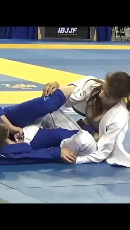 BRAzilian Jiu TITSU, kudos to the women in blue for a good show