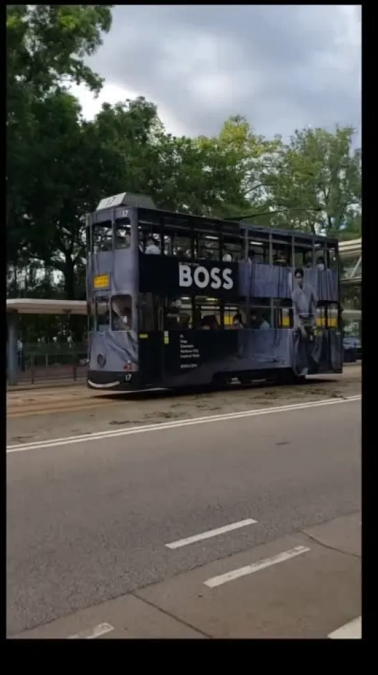 Трамвайчик с рекламой BOSS / Cr: cc_tram IG