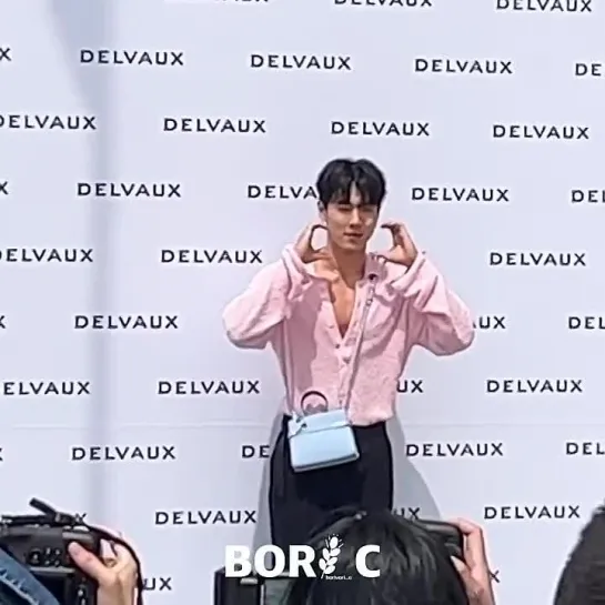 [fancam][12.05.2023] Shownu at the store opening Delvaux