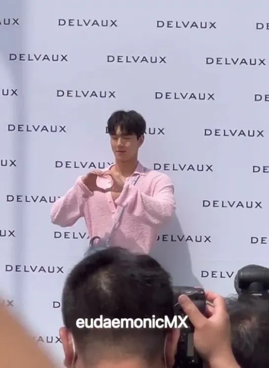 [fancam][12.05.2023] Shownu at the store opening Delvaux