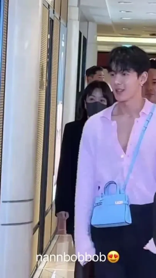 [fancam][12.05.2023] Shownu at the store opening Delvaux