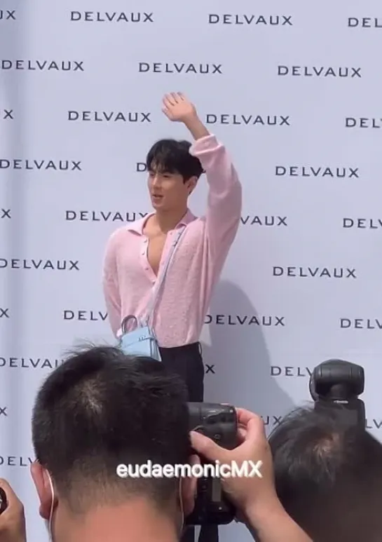 [fancam][12.05.2023] Shownu at the store opening Delvaux