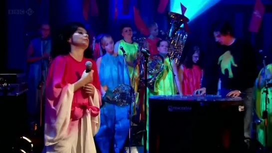 Bjork - Declare Independence (Later with Jools Holland Live 2011)