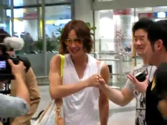 Jang Keun Suk arriving @ KLIA, 03.06.2011