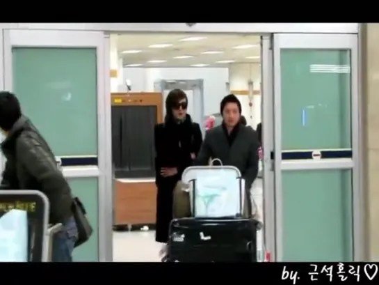 2011.01.jks airport