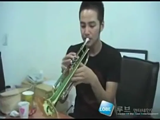 Jang Keun Suk with the trumpet