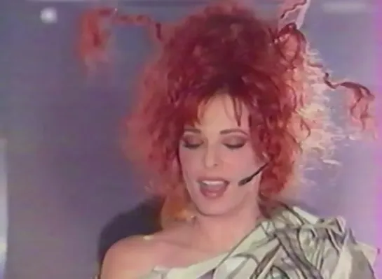 Les années tubes (TF1) - Mylène Farmer - Optimistique-moi (3.03.2000)