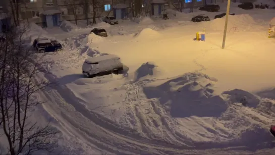 Расчистка улиц от снега в Кировске