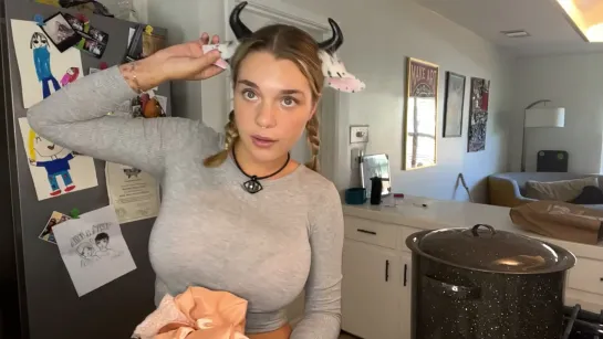 Gabbie Carter - Preparing for Halloween (26.10.2022) - Twitch.tv