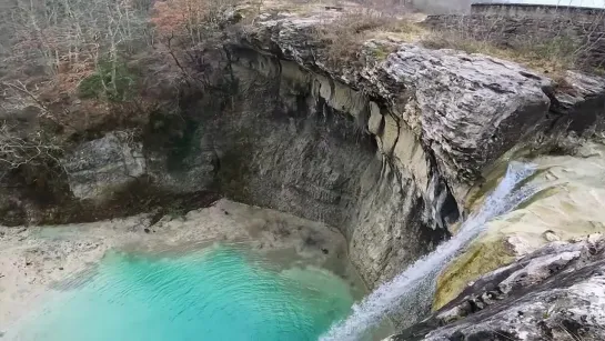 Бейс 22м. рядом с водопадом