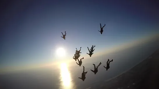 Фрифлайный слоумо-клип (Skydiving in slow motion with Jokke Sommer)