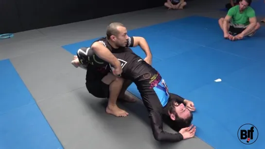 Lachlan Giles - Opening the closed guard 2-1 The logsplitter open