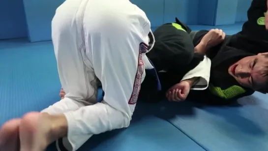 Alberto Serrano - Easy way to make your opponent expose his arms in turtle inverted armbar