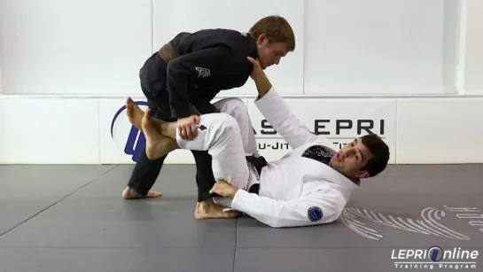 Lucas Lepri - De La Riva to Collar Drag to X Guard Sweep