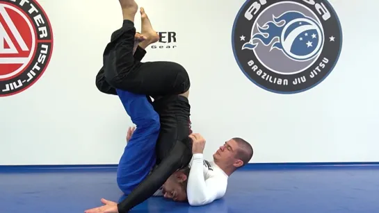 Wim Deputter - Body lock jump over pass (VS butterfly guard)