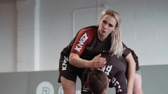 FFION DAVIES - BRUTAL KNEEBAR from tripod back control