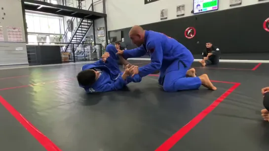 ROBERTO CYBORG ABREU - OVER UNDER PASS WITH KNEE BAR OPTION