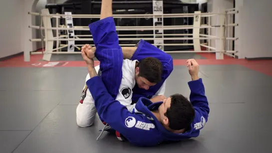 Neiman Gracie - Triangle defense