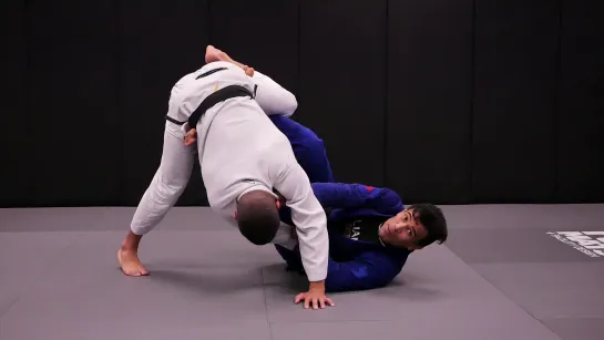 Rubens Charles Cobrinha - guard pull to triangle