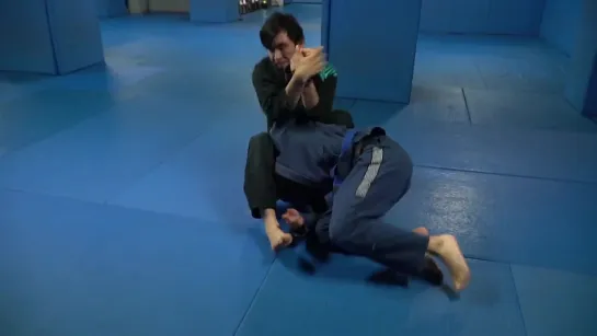 Alberto Serrano - shredder armbar (attacking the turtle )