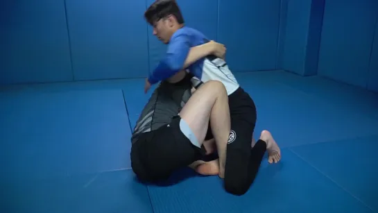 Alberto Serrano - Butterfly rolling ankle pick sweep