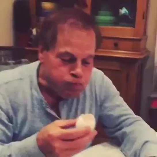 Franco Columbu eating egg.mp4