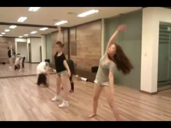 Girl's Day (걸스데이) - Preparing for Comeback: Stretching Exercise