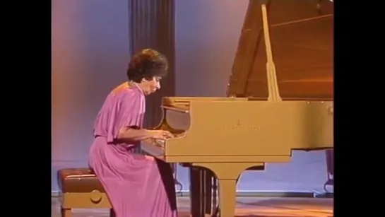 Vera Gornostaeva plays Chopin 12 Mazurkas - video 1986