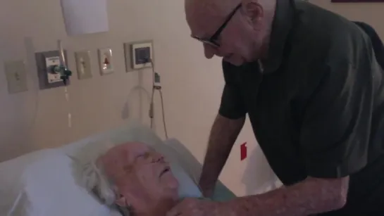 Man sings to 93 year old dying wife