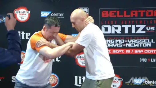 Kazushi Sakuraba vs. Royce Gracie Staredown. МИР БОЕВЫХ ИСКУССТВ [MMA|UFC|BELLATOR|БОКС]