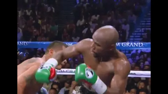 MAYWEATHER LOSES TEETH WHEN PUNCHED BY MAIDANA