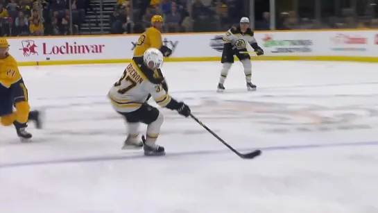 Patrice Bergeron scores a goal against the "Predators"