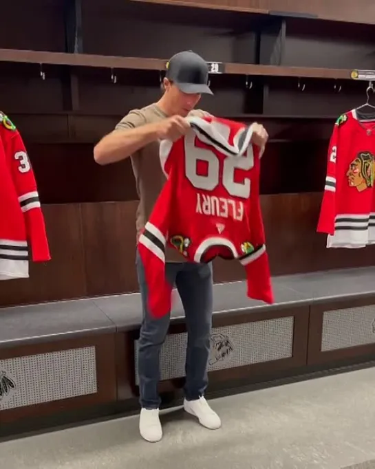 Fleury tried on a Blackhawks jersey