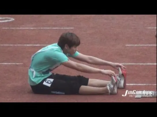 [Fancam] 110827 Minho doing stretching @ MBC 3rd Idol Star Athletics Championships