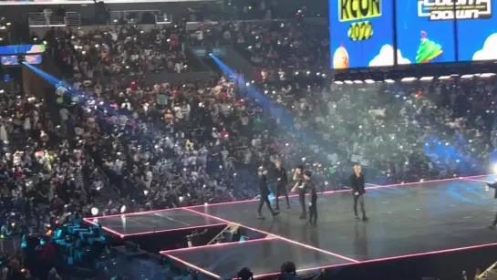 [FANCAM] 220819 Stray Kids - Back Door + God’s Menu + Groups Say Goodby @ KCON LA 2022  e 8⧸20⧸22 Day 1 US Fancam Crypto Arena