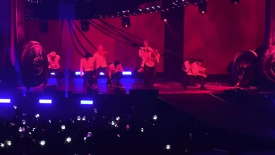 [FANCAM] 220710 Stray Kids - Red Lights  @ [2ND WORLD TOUR "MANIAC"]  Los Angeles D-2