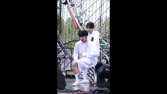 [FANCAM] 180505 Stray Kids - District 9 @ Twitter Live Q&A: COEХ C-Festival