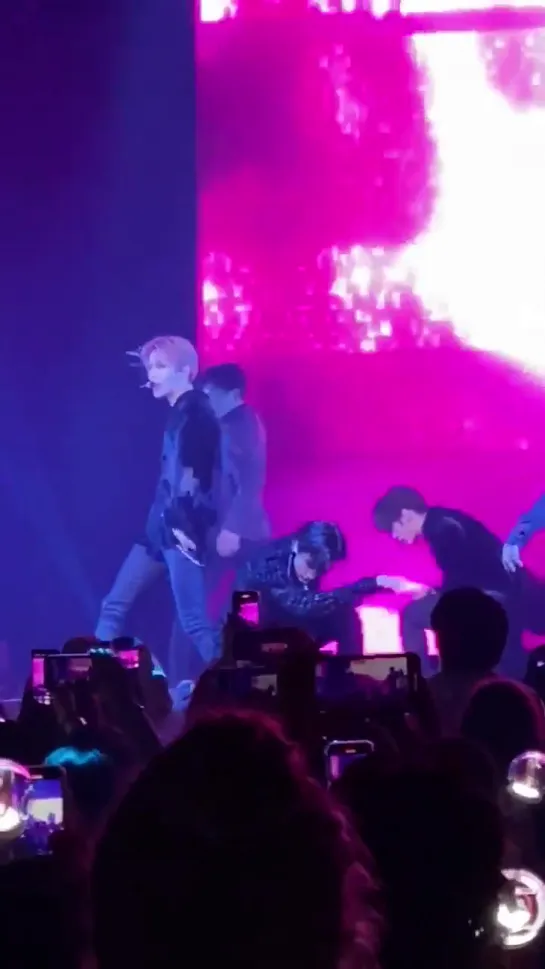 [FANCAM] 200216 Hyunjin @ Stray Kids 'District 9: Unlock' in Los Angeles