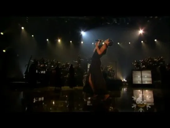 Rihanna Receives Icon Award, Performs ‘Diamonds’ at AMAs http://vk.com/vevonewmusicvideospremieres