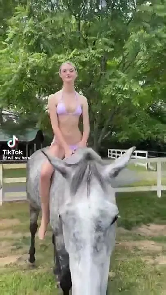 【TIKTOK】 Beautiful teen riding horse