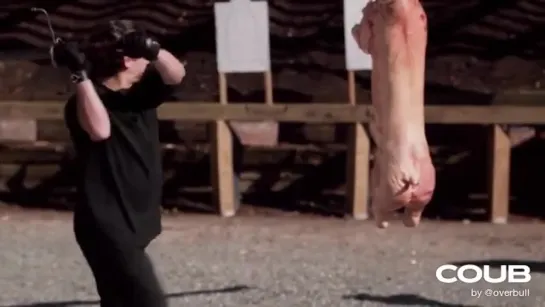 Claymore vs Pig - Who win ?