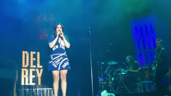 Lana Del Rey – Shades of Cool (Live @ «Endless Summer Tour»)