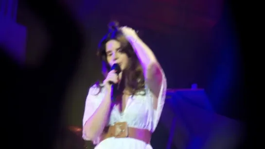 Lana Del Rey – Summertime Sadness  (Live @ «Endless Summer Tour»)