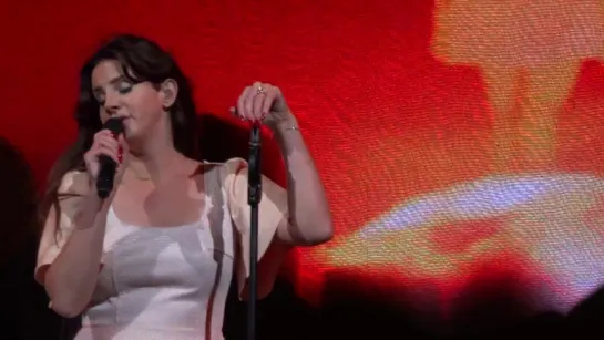 Lana Del Rey – Summertime Sadness  (Live @ «Endless Summer Tour»)