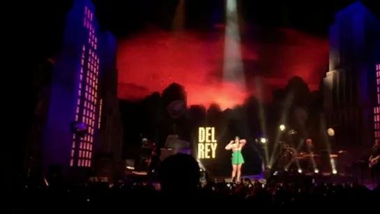 Lana Del Rey – Summertime Sadness  (Live @ «Endless Summer Tour»)