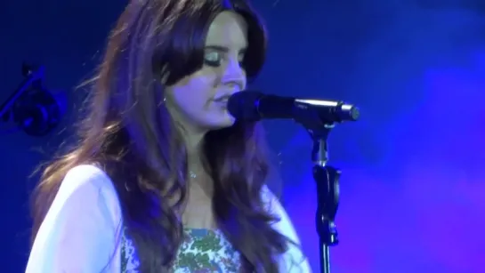 Lana Del Rey – Shades of Cool (Live @ «Endless Summer Tour»)