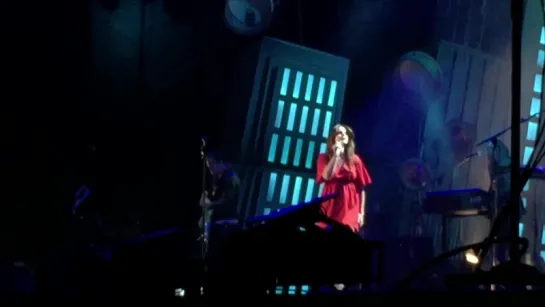 Lana Del Rey – Off To The Races (Live @ «Endless Summer Tour»)