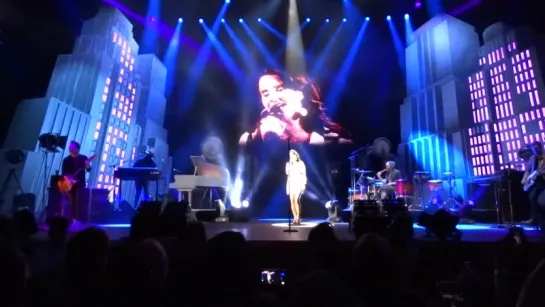 Lana Del Rey – Us Against The World (Live @ «Endless Summer Tour»)