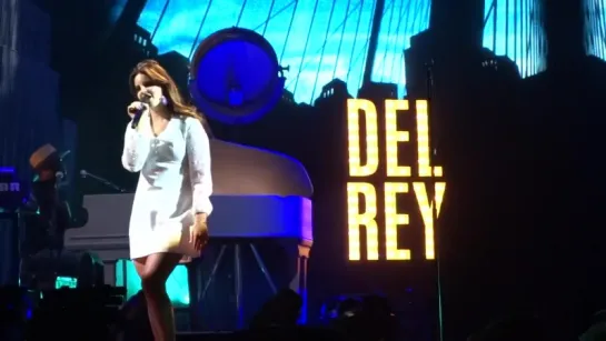 Lana Del Rey – Brooklyn Baby (Live @ «Endless Summer Tour»)